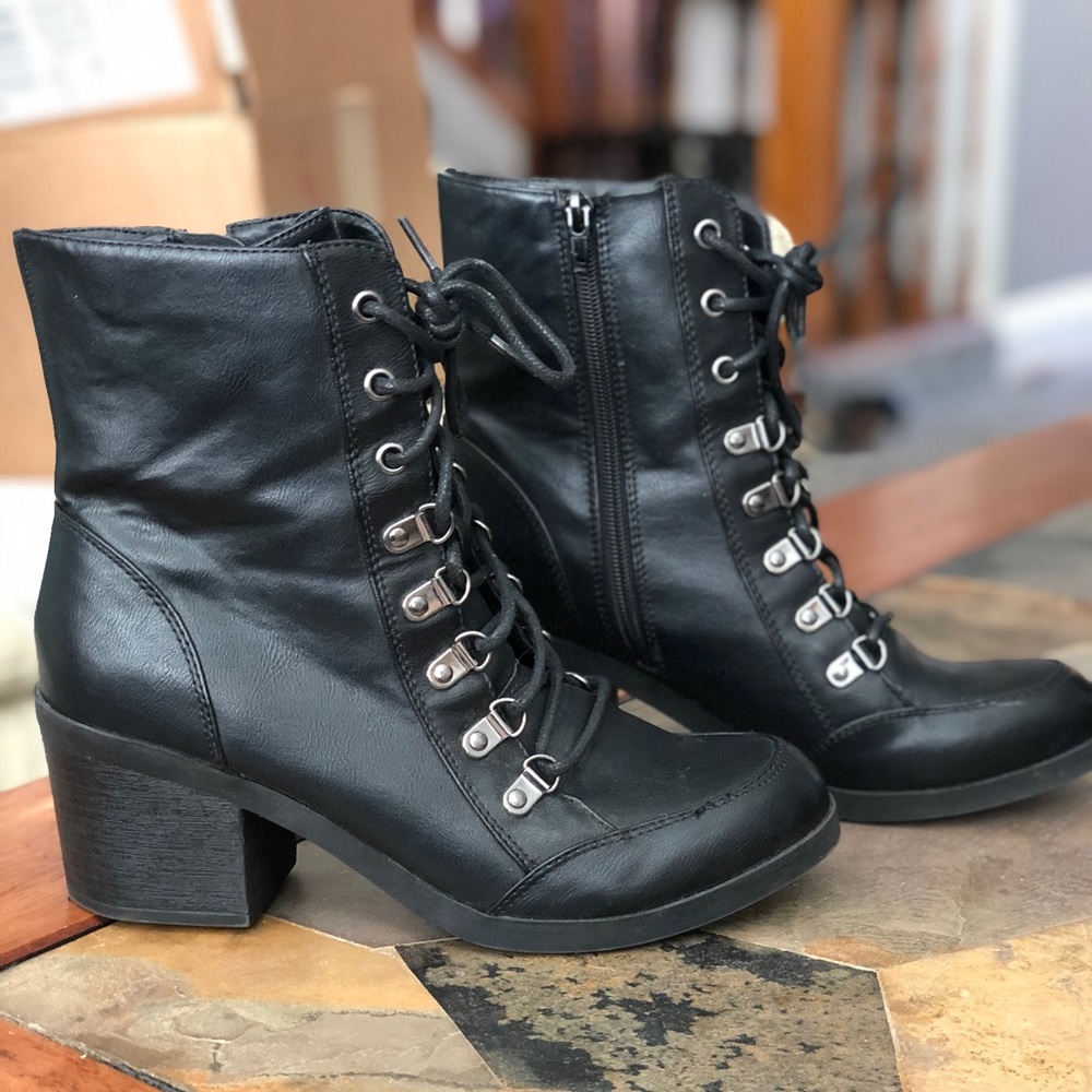 Guess black booties women’s 9
